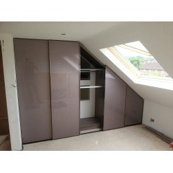 Шкафы под углом  для мансарды 